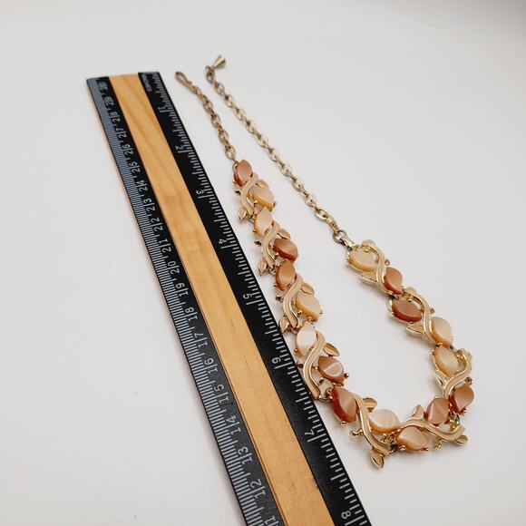 Vintage Moonglow Leaf Choker Necklace Beige Tan Gold Tone 16” Adjustable - Picture 7 of 9